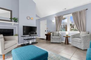 TV/trung tâm giải trí tại Willow Haven 2BR Cozy Retreat, Close to Hartford