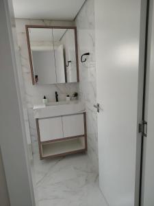 Et badeværelse på Apto Completo e Aconchegante - Próximo de Tudo