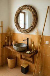 a bathroom with a sink and a mirror at Studio confortable à Bouillante, 56 m², vue mer, jardin clos. in Bouillante
