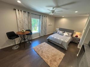 En eller flere senge i et værelse på The Magnolia Suite