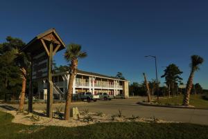 Gallery image of Topsail Shores Inn in Sneads Ferry