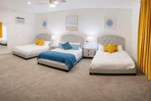 Fotografie z fotogalerie ubytování Renovated 4BR home with private pool, BBQ, ping pong & Free Parking , 20 min from strip v Las Vegas