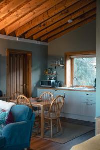 Khu vực ghế ngồi tại The Bothy at Coneloch