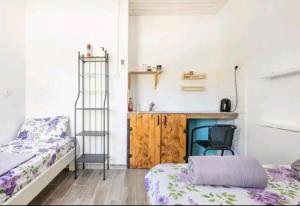 Postel nebo postele na pokoji v ubytování אחוזת מלכי ישראל לשומרי שבת וכשרות + 10 fotografií