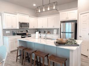 Køkken eller tekøkken på Stunning 3BD 2B - Weatherford - Same Day Bookings