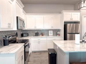 Køkken eller tekøkken på Stunning 3BD 2B - Weatherford - Same Day Bookings