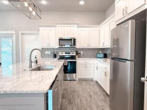 Køkken eller tekøkken på Stunning 3BD 2B - Weatherford - Same Day Bookings + 8 billeder