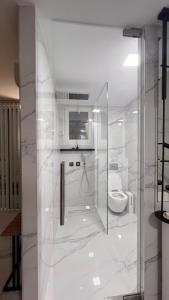 Koupelna v ubytování יחידת נופש בוילה עם בריכה מחוממת