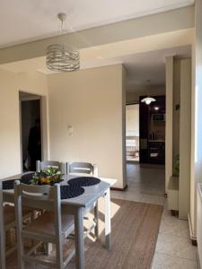 Billede fra billedgalleriet på Spacious apartment by the sea i Loutra Edipsou