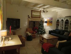 Posezení v ubytování Charente Cozy Family Winter Retreat