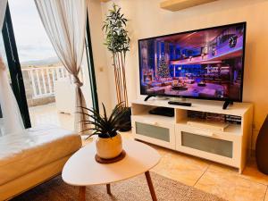 Et tv og/eller underholdning på AMADORES BEACH & OCEAN VIEWS + 42 billeder