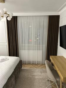 En eller flere senge i et værelse på Central Apartment Luxury Suceava