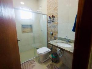 Phòng tắm tại Casa Com 2 Jacuzzis Entre Mariscal E Canto Grande +18 ảnh