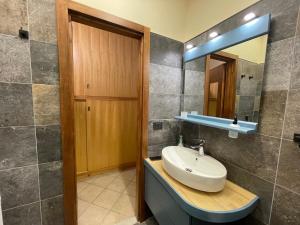 Et badeværelse på Montaria Suite + 12 billeder