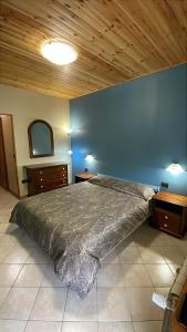 En eller flere senge i et værelse på Montaria Suite