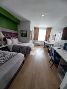 TV a/nebo společenská místnost v ubytování Hotel Pacific Garden + 37 fotografií