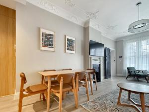 Et opholdsområde på The Edward Residences, Quiet Luxury 3 bed condo