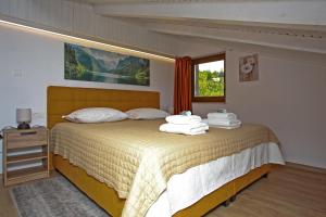 En eller flere senge i et værelse på House Sopra di Lago + 29 billeder