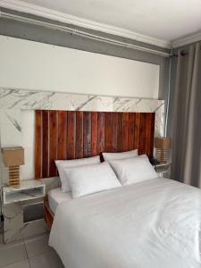 En eller flere senge i et værelse på Amai Guesthouse