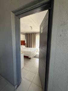 En eller flere senge i et værelse på Amai Guesthouse