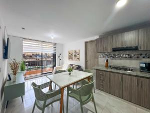 Køkken eller tekøkken på Apto moderno con AC y Excelente Ubicacion