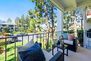 En balkon eller terrasse på Newport Beach Lux