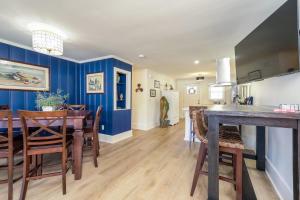 Kuchyň nebo kuchyňský kout v ubytování Cozy Lake House on Abbots Creek, Lexington NC + 22 fotografií