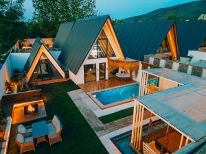 Swimmingpoolen hos eller tæt på 777Sapanca Bungalov Konaklama