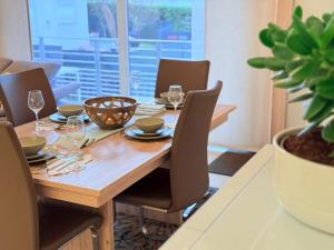 Posezení v ubytování Spacious 2 BR flat with balcony and parking in Mamer