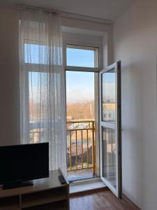 Ban công/sân hiên tại Home & Pool Apartment