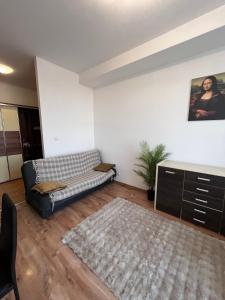 Khu vực ghế ngồi tại Home & Pool Apartment