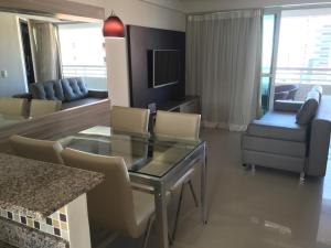 Area lounge atau bar di Fortaleza Beach Class Apartments Tower 2