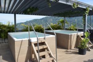 Nespecifikovaný výhled na hory nebo výhled na hory při pohledu z hotelu