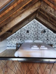 En eller flere senge i et værelse på Cá Por Casa Pico-Vinhático