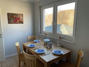 a dining room table with chairs and a window at Ferienwohnung Bayside in Edertal