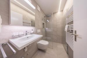 Koupelna v ubytování New Exclusive Studio with Fireplace, Pool & Sauna