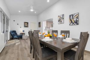 Χώρος καθιστικού στο Wabi Dushi Casa - Your authentic Aruban Retreat