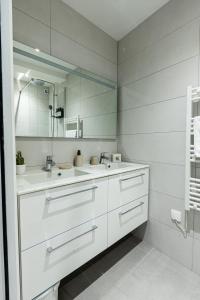 Koupelna v ubytování Superbe T2 au Centre d 'Orsay Proche Gare RER