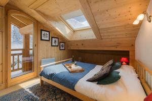 En eller flere senge i et værelse på Chalets d'en haut - Zaria - Happy Rentals + 22 billeder