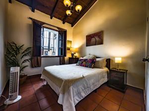 Postel nebo postele na pokoji v ubytování Casa Colonial en el centro de Antigua -Tanque la Union