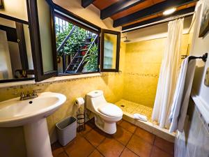 Koupelna v ubytování Casa Colonial en el centro de Antigua -Tanque la Union + 41 fotografií