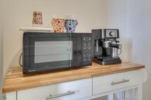 Køkken eller tekøkken på Central Location in San Jose! Cozy Guest Suite + 16 billeder