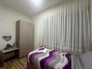 En eller flere senge i et værelse på Apartment Gostivar