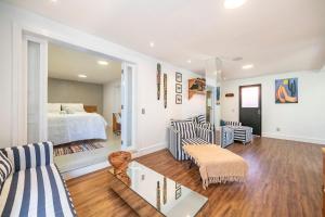 En eller flere senge i et værelse på Atalaia SPA 1 Qto c/ Hidro by Achei Camboriú