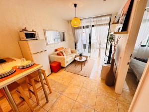 Køkken eller tekøkken på AMADORES BEACH & OCEAN VIEWS