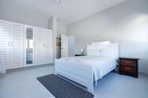 Postel nebo postele na pokoji v ubytování Villa real con piscina panorámica para más de 14 huéspedes + 23 fotografií