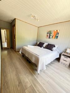 Postel nebo postele na pokoji v ubytování Cabañas Los Robles