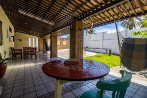 a patio with a table and chairs on a patio at Casa de veraneio de frente à praia de Tabatinga - RN in Nísia Floresta