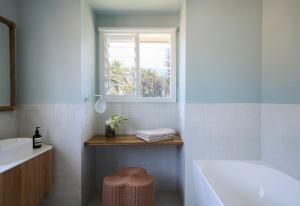 Koupelna v ubytování The Upper House + 32 fotografií