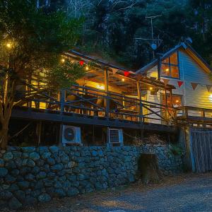 Budova, kde se kemp nachází